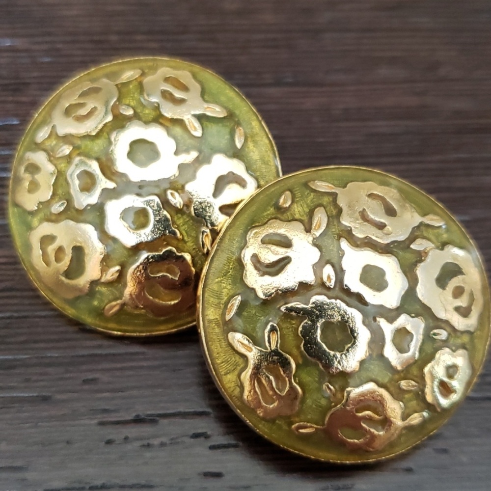 VTG Nina Ricci Paris gold/enamel ear clips